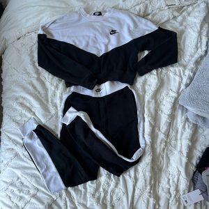 Nike Track Set
